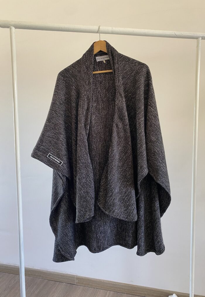 Ruana TAPIZ – BLACK